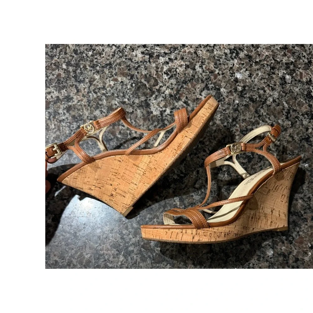 Michael Kors Tan Leather Cork Wedge Sandals Strappy T-Strap Gold MK Logo 9.5in